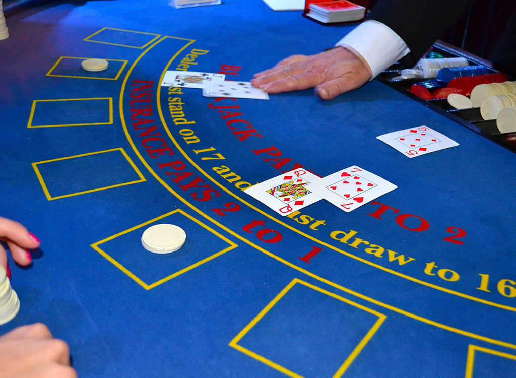 The Gambler Movie: Playing Blackjack