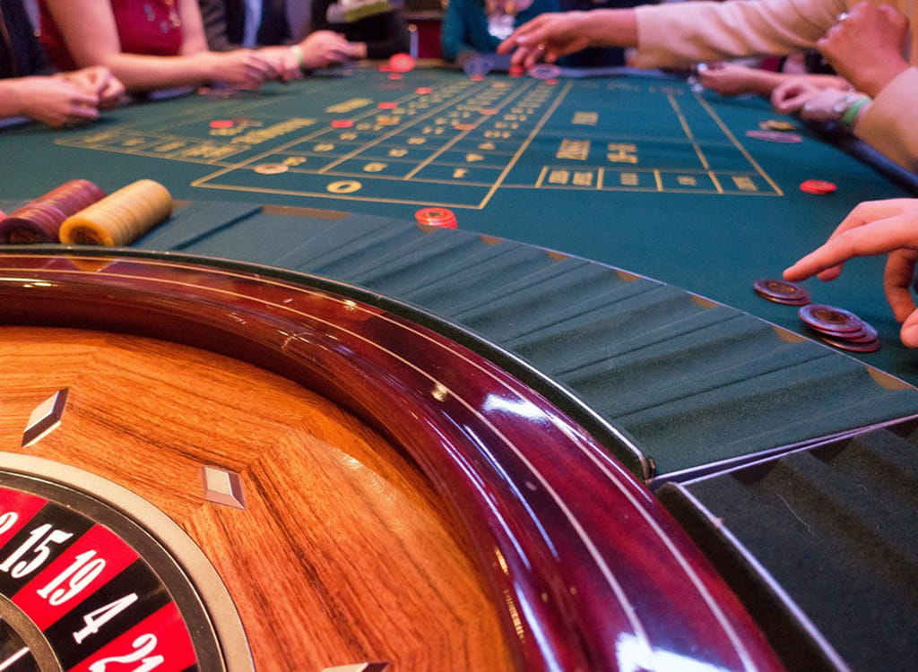 Players at the roulette table